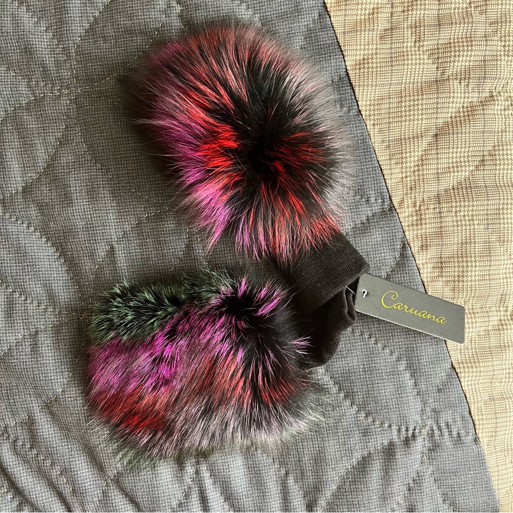 Silver fox fur fingerless gloves with tags